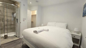 Central & Stylish, Two Bed, Two Bath